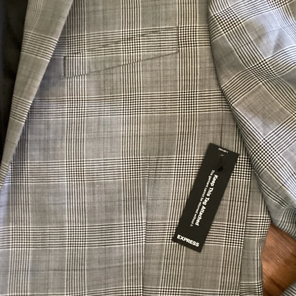 Express Men's Checkered Gray Blazer - Picture 5 of 7